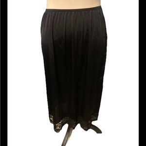 VTG BLACK VASSARETTE HALF SLIP SZ Medium 28" STYLE 11-105 NYLON W Lace